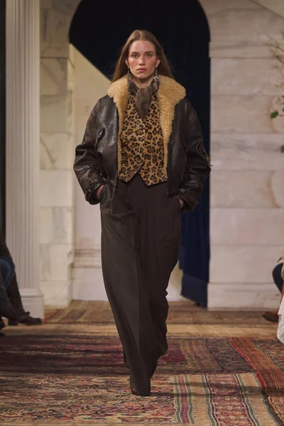 Look 19